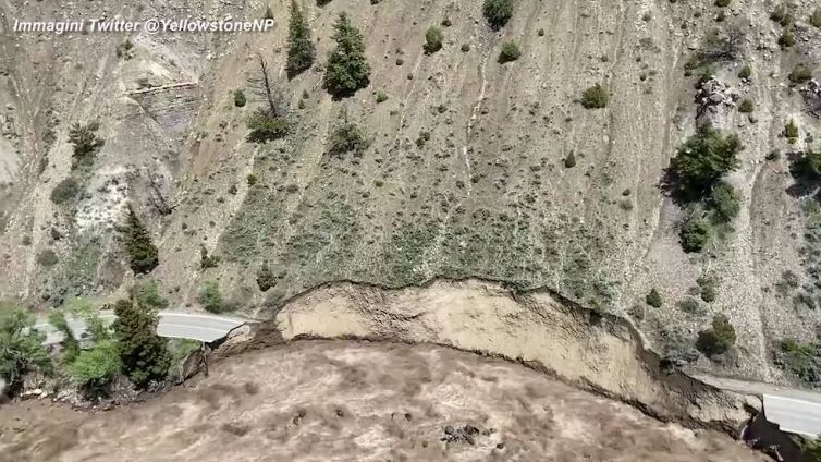 Piogge record a Yellowstone, serie di crolli su una strada