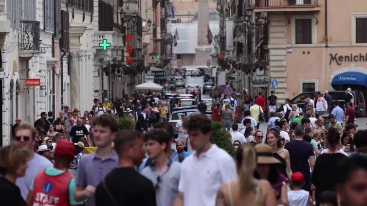 Rimbalza il turismo: maggio +33% su 2019, boom stranieri