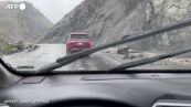 Piogge record a Yellowstone, caduta massi al passaggio di due auto