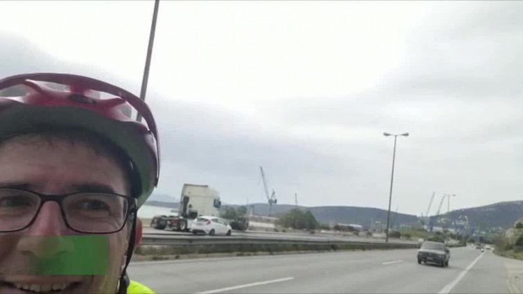 In bici da Atene a Capo Nord: raccolta fondi per una casa famiglia nelle Filippine