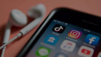 Parlare in corsivo: la nuova moda su TikTok