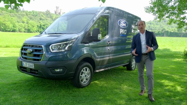 Ford -E Transit, il furgone mette la spina