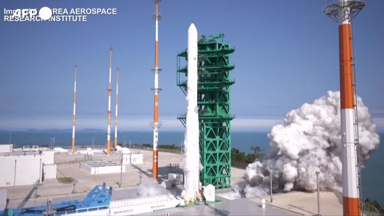 La Corea del Sud lancia Nuri, il suo primo razzo spaziale