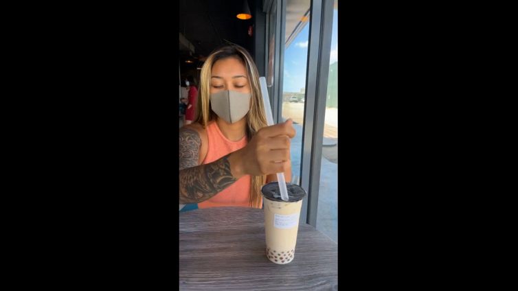 La stabbing boba challenge è un fallimento totale