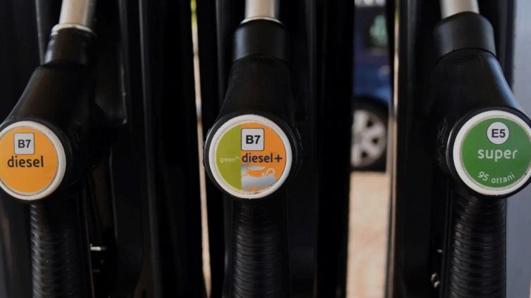 Carburanti, prorogato il taglio delle accise: fino a quando