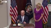 Usa, Biden firma la legge per la stretta sulle armi