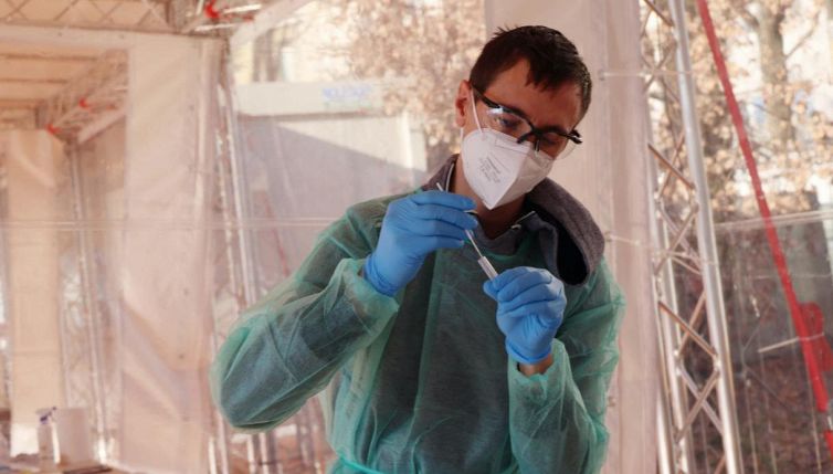 Variante Covid, le regioni a rischio per boom di casi