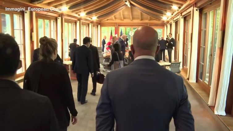 G7, primo tavolo del vertice con l'Europa e i Grandi riuniti