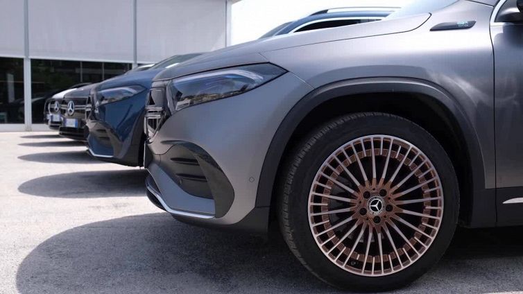 Mercedes, la "sfida elettrica" tra Napoli e Bari
