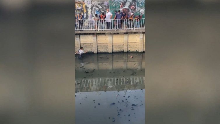 Sorpresa sul fiume: il 'cadavere' rinasce
