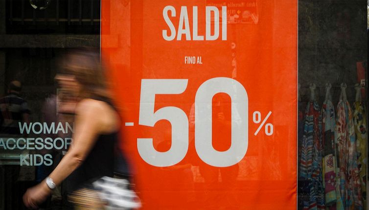 Mascherine, cambi, pagamenti, multe: le novità per i saldi 2022