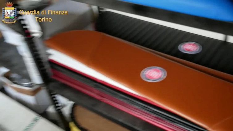 Allarme contraffazione, +300% auto e moto sequestrate