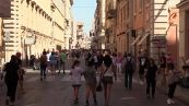 Saldi, romani e turisti nei negozi di via del Corso: "Giusto qualche acquisto"