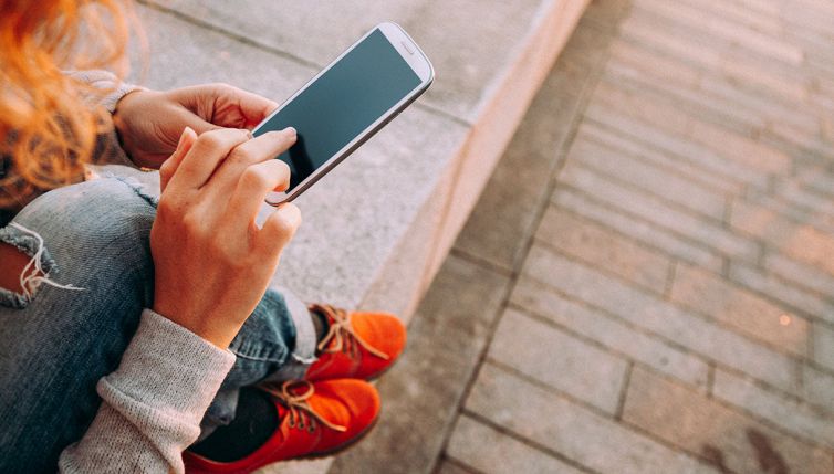 Rincari bolletta del telefono: il piano e la richiesta all'Agcom