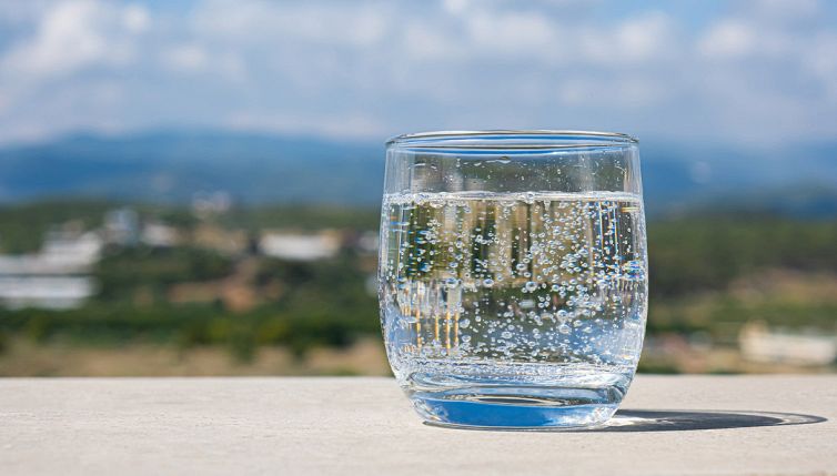 Stop acqua frizzante, perché potrebbe sparire dai supermercati
