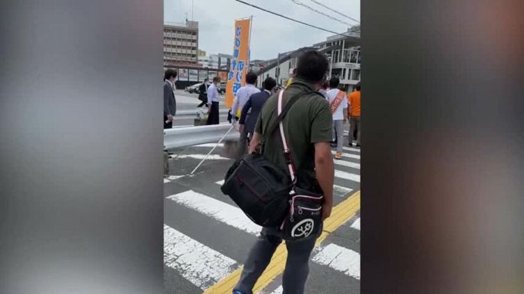 Giappone, ex premier Shinzo Abe vittima di un attentato: le immagini dello sparo