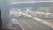Incidente da paura: auto si schianta contro volante della polizia in autostrada