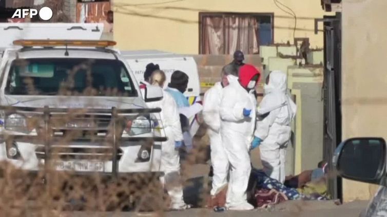 Sudafrica, sparatoria in un bar a Soweto: 14 morti