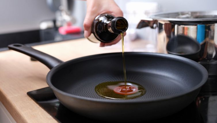 Versi l’olio nella padella ancora fredda? Stai sbagliando
