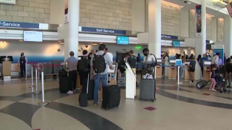 Caos aerei, consumatori pronti ad azioni legali