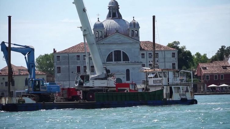 Venezia, a Ca' Corner arriva "Baby 3.0", la scultura di Lorenzo Quinn