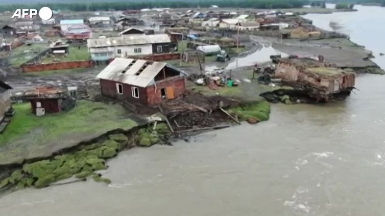 Inondazioni in Russia, villaggi sott'acqua in Siberia