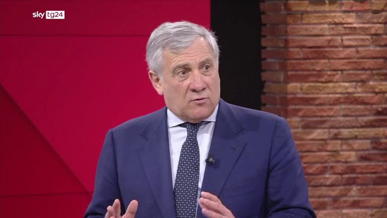 Tajani: "Vogliamo vedere se c'e' ancora una possibilita' per Draghi"