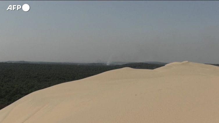 Francia, incendio a La Teste-de-Buch: colonne di fumo dalla foresta
