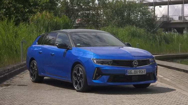 Nuova Opel Astra Sports Tourer: una station wagon di grande successo con una ricca tradizione alle spalle