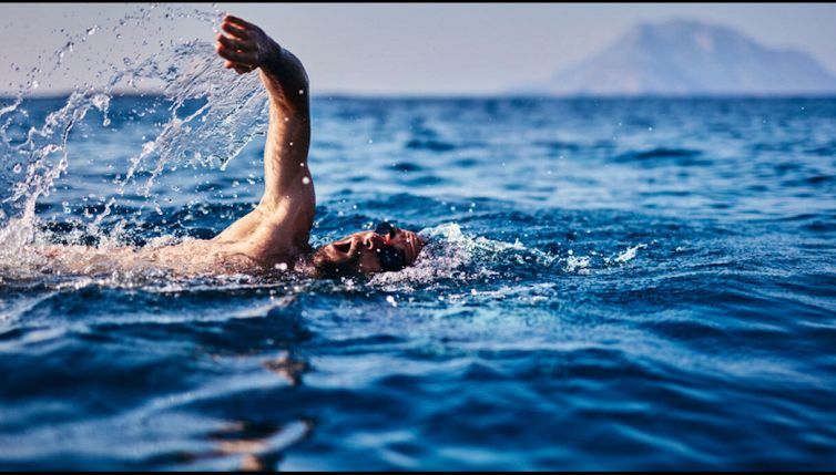 Come nuotare in mare aperto