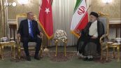 Teheran, il vertice fra Erdogan e il presidente iraniano Raisi