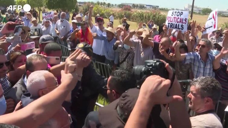 Tunisia, leader d'opposizione indagato per terrorismo prima del referendum