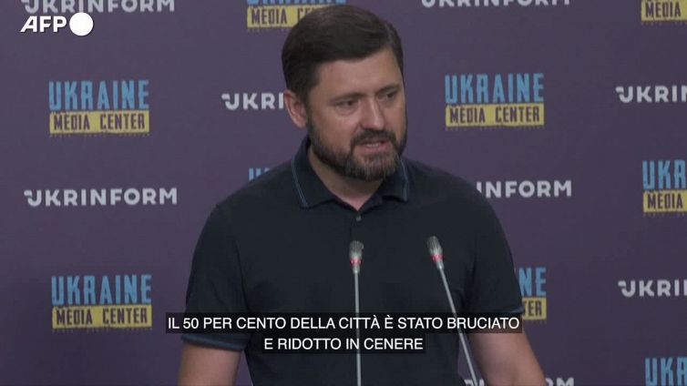 Ucraina, il sindaco di Mariupol: "Uccisi 22 mila residenti in due mesi di bombardamenti"