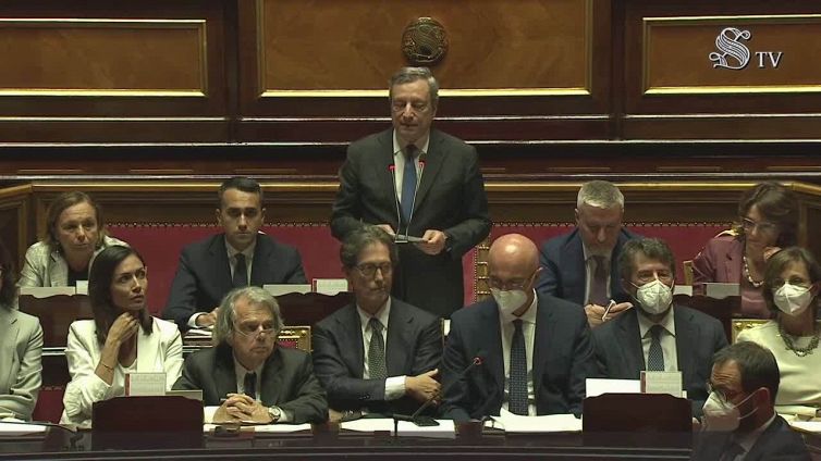 Governo, Draghi: "Si voti la fiducia sulla risoluzione Casini"