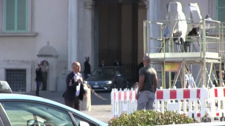 Terminato l'incontro con Mattarella, Draghi lascia il Quirinale