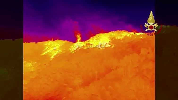 Incendio in Versilia, il rogo dalle immagine termiche del drone