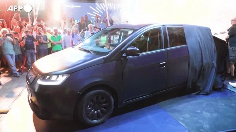 Monaco, la start-up tedesca Sono Motors presenta l'auto solare Sion