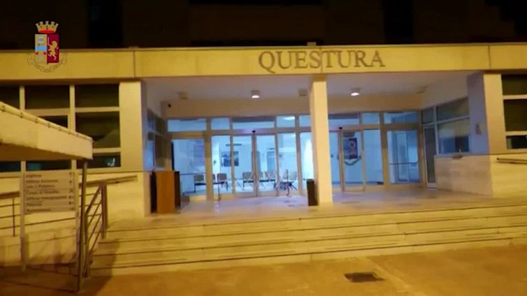 Spaccio di droga, prostituzione e riciclaggio: dieci arresti a Taranto