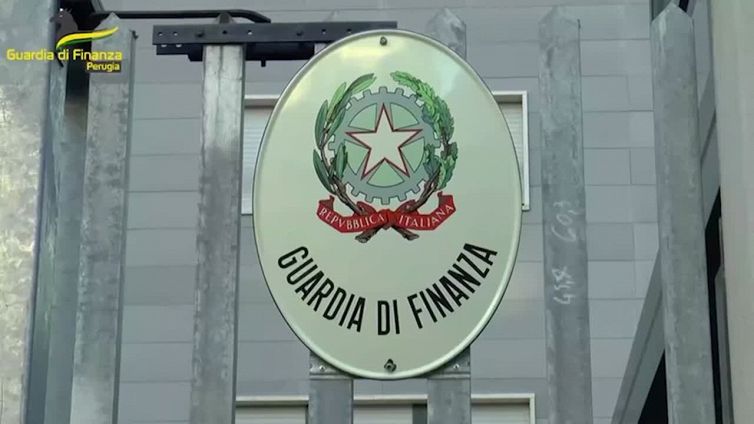 Nasconde un chilo di droga nell'armadio: un arresto nel Perugino