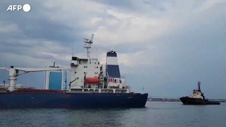 Ucraina, parte dal porto di Odessa la prima nave carica di grano