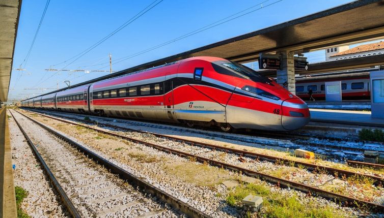 Riccione, due sorelle travolte dal treno: la ricostruzione della vicenda