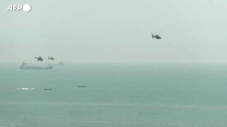Taiwan, elicotteri militari cinesi si avvicinano al confine