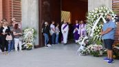 I funerali di Alessia e Giulia, le sorelle investite da un treno a Riccione