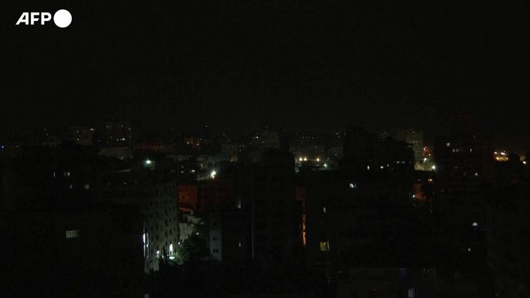 Gaza, palestinesi sparano razzi contro Israele nella notte