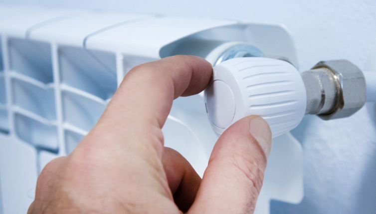 Accendi i termosifoni in estate, eviti bollette salate invernali