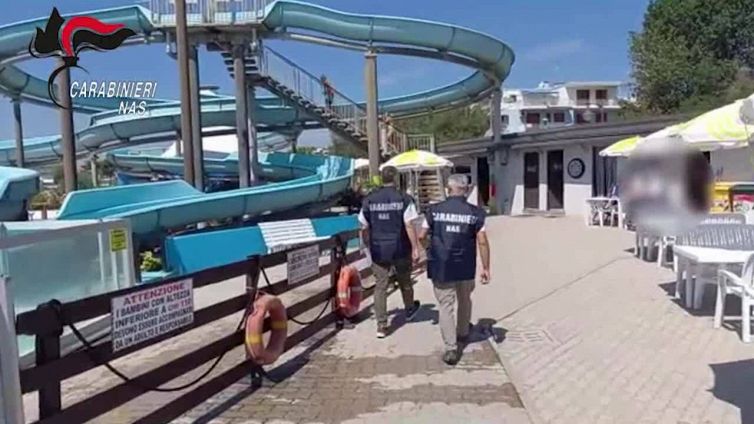 Blitz dei Nas nei parchi acquatici, chiusi 10 abusivi e "contaminati"