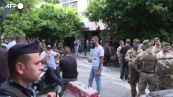 Libano, ostaggi in banca a Beirut: solidarieta' della folla con il sequestratore