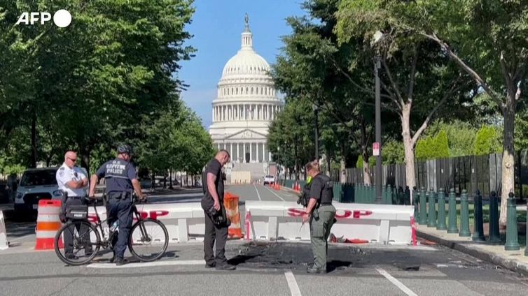 Usa, si lancia con l'auto sul recinto di Capitol Hill e si suicida