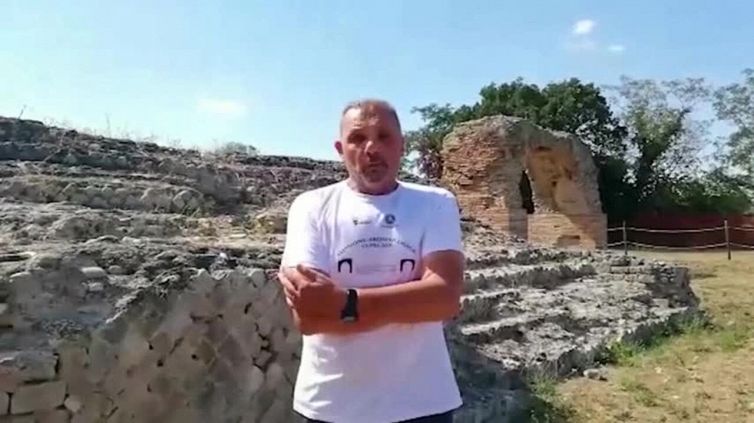 Giallo e blu, nel tempio di Cupra colori come a Pompei