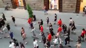 Calcio, i tifosi del Twente sfilano in lungarni e centro a Firenze